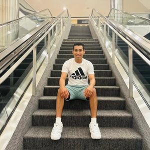 Meet your Posher, Donis